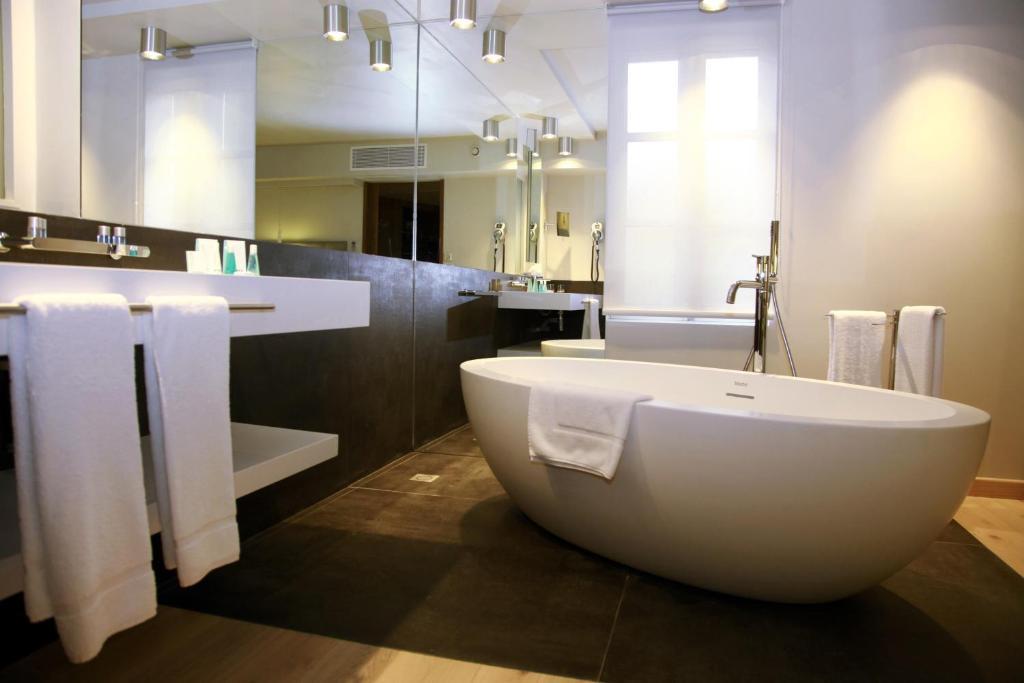 Le Pre Du Moulin - Maison Alonso - Hotel & Restaurant Serignan-du-Comtat ห้อง รูปภาพ